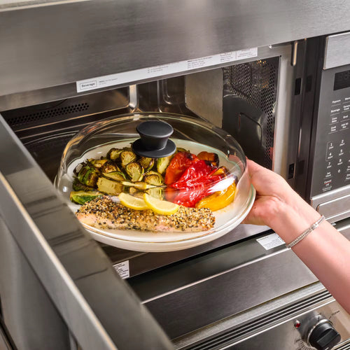 Plastic-free glass microwave lid.
